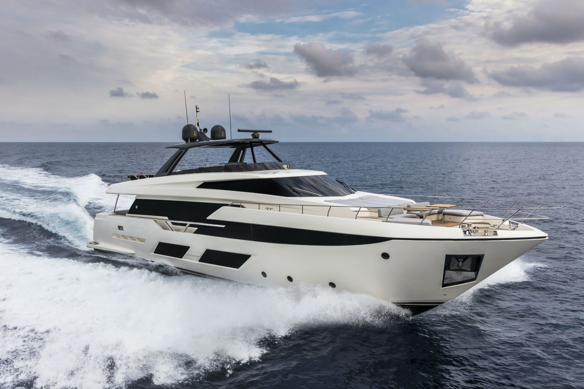 Ferretti 920