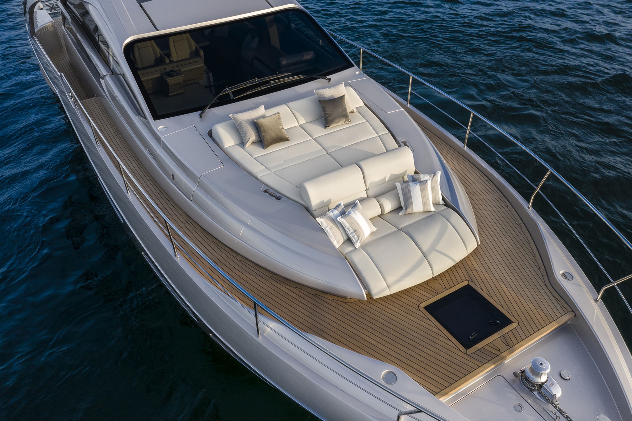 Спортивная яхта Pershing 70